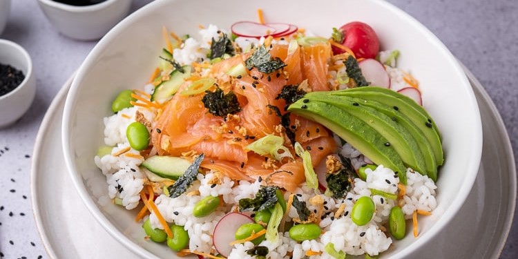 sushi salade met zalm